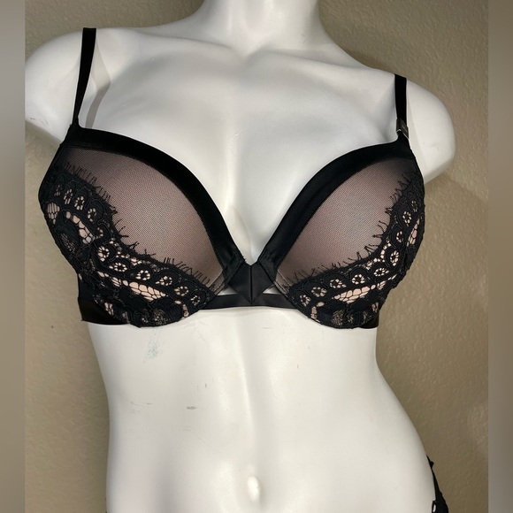 Victoria’s Secret Very Sexy Push Up Bra & Panty Set VS Limited Edition 🆕 - Picture 8 of 15